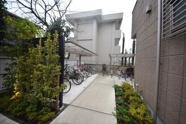 庭(自転車置き場)