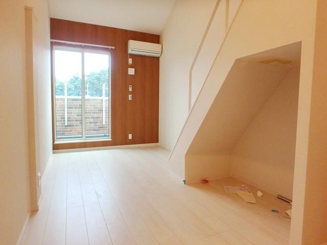 物件内観写真11　(★エアコン付きの洋室★)