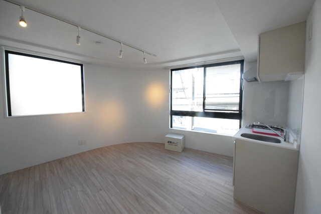 物件内観写真6　(★白を基調とした室内★)