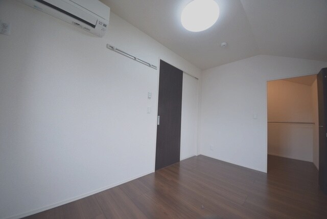 物件内観写真2　(★ＬＤＫ１０帖★)