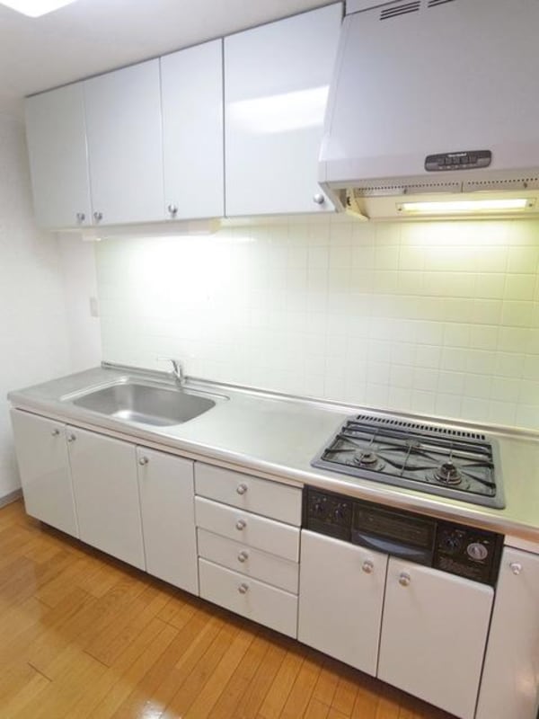 キッチン(使い勝手のよいシステムキッチン♪)