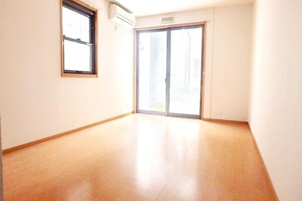 リビング・居室(★二面採光・日当たり良好★)