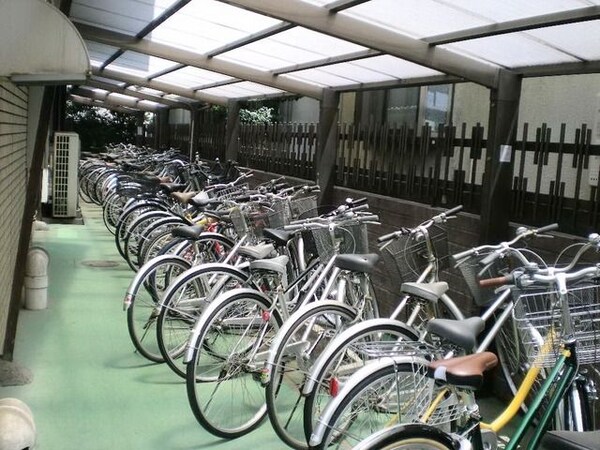 共有部分(♪自転車はこちらに♪)