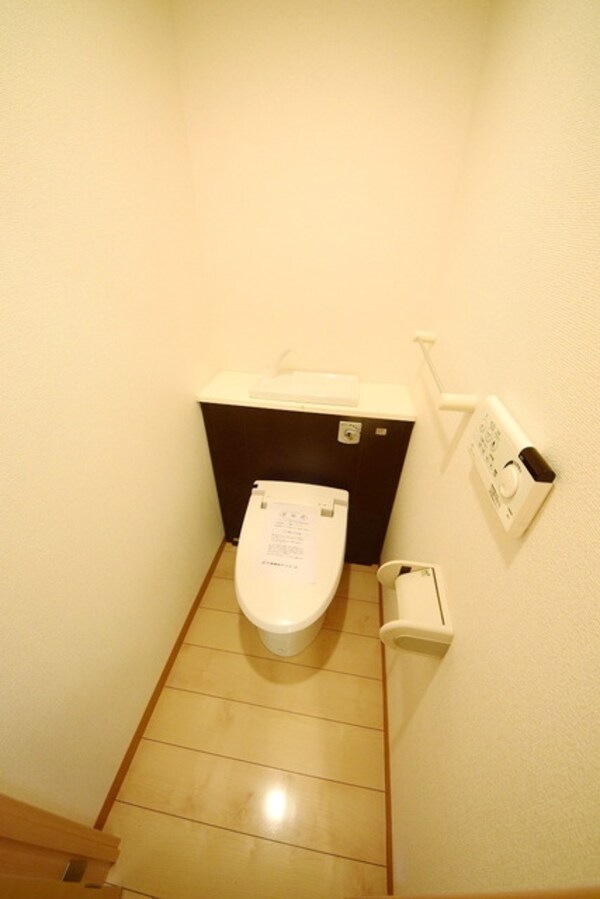 トイレ(★タンクレスなオシャレトイレ★)