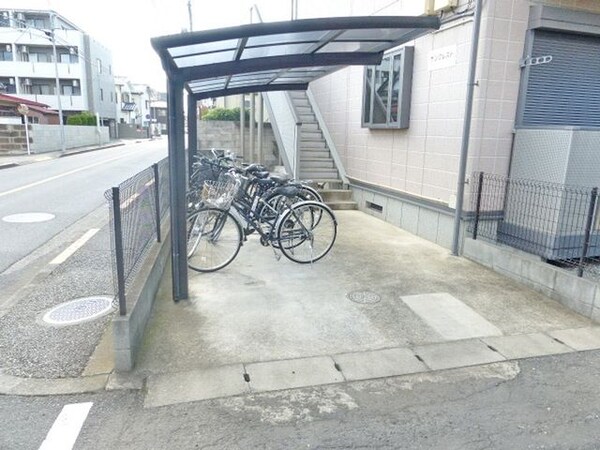 エントランス(★　屋根付き駐輪場　★)