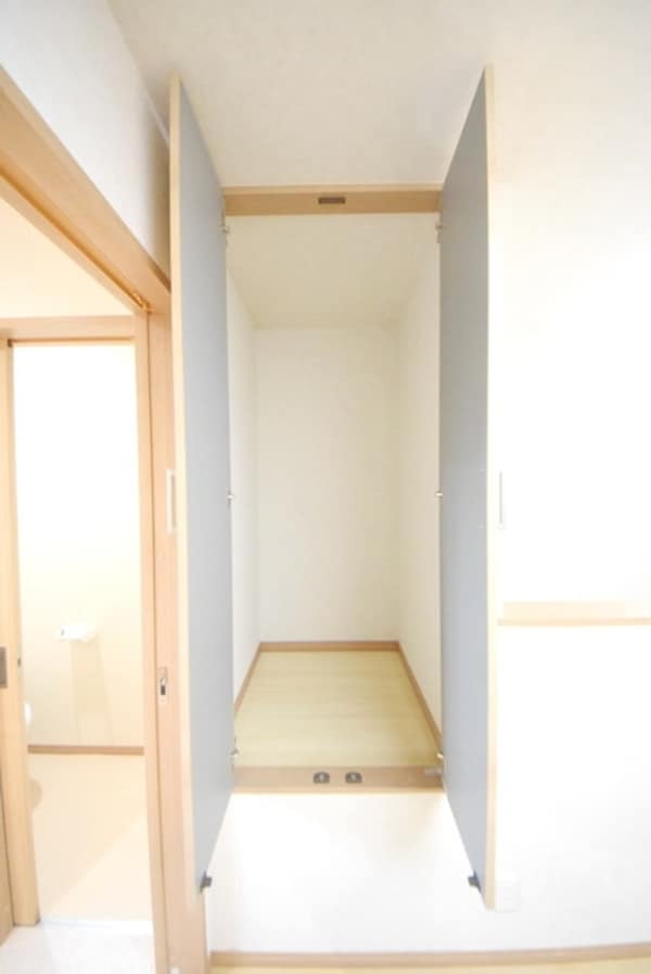 設備(★ダイニング　収納★（同建物内　写真）)