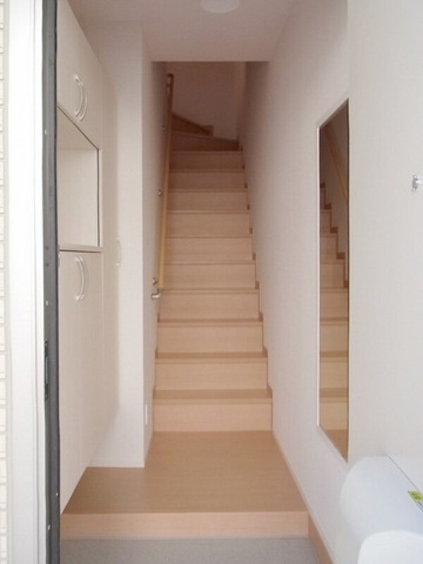 玄関(★多収納靴箱・全身鏡付き玄関★)