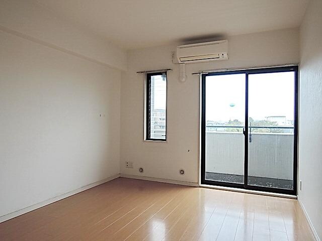 物件内観写真8　(★南向き　洋室6.7帖★)