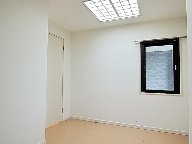 物件内観写真9　(★洋室5.5帖★)