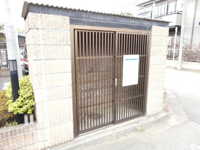 物件内観写真7　(★敷地内ゴミ置き場です★)