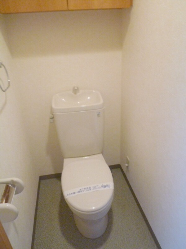 トイレ(★上に棚が有って便利です★)