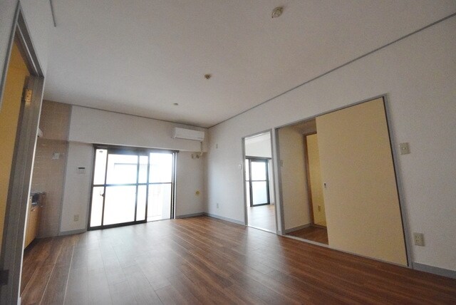 物件内観写真2　(★居室★)