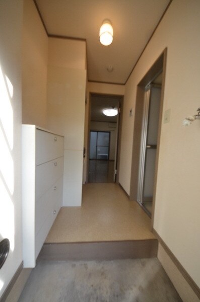 物件内観写真4　(玄関)