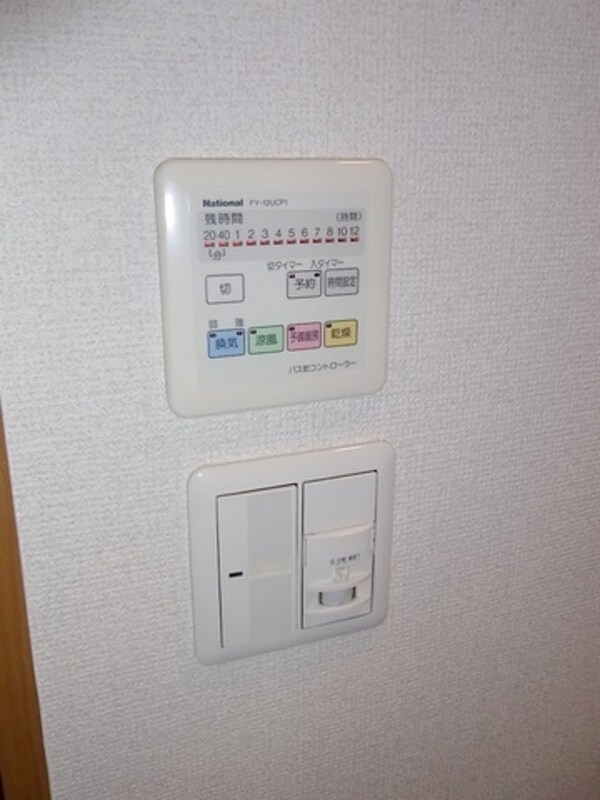 設備(★浴室乾燥機リモコン・人感センサー付き玄関照明★)