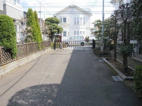 エントランス(★敷地内からの道路★)