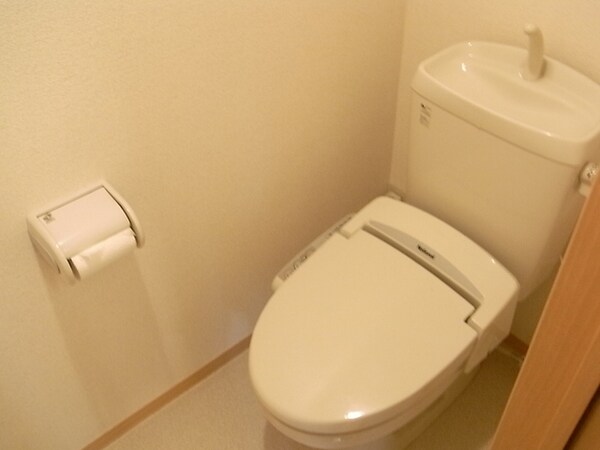 トイレ(温水洗浄機能付き暖房便座)