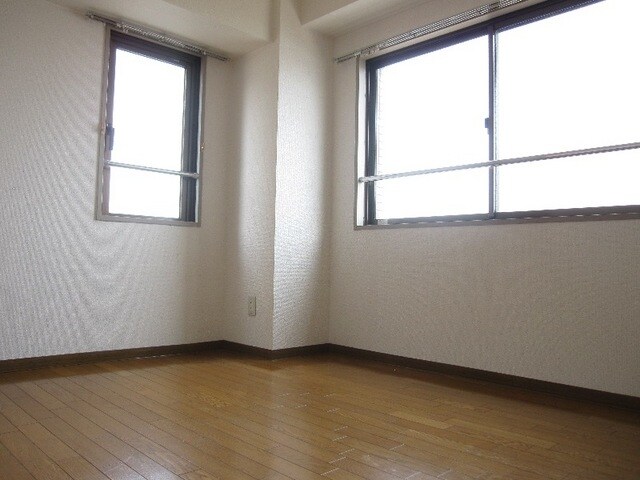 物件内観写真3　(★洋室５．７帖★)