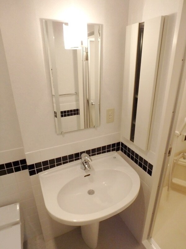 洗面(。・。・オシャレな鏡のついた洗面台。・。・)