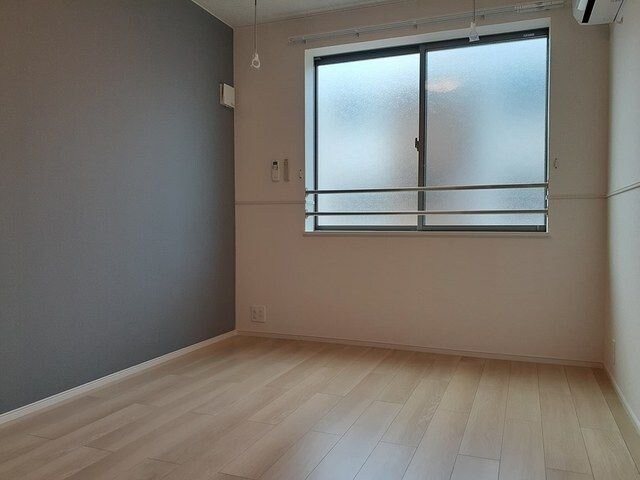 物件内観写真3　(リビング/居室)