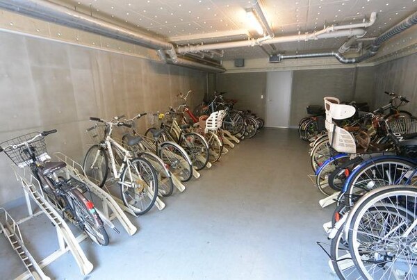 その他(★屋根つきの駐輪場です★)