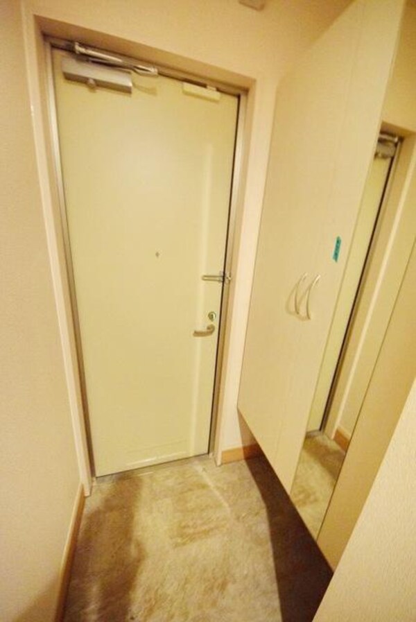 玄関(タウンハウジング府中店まで)