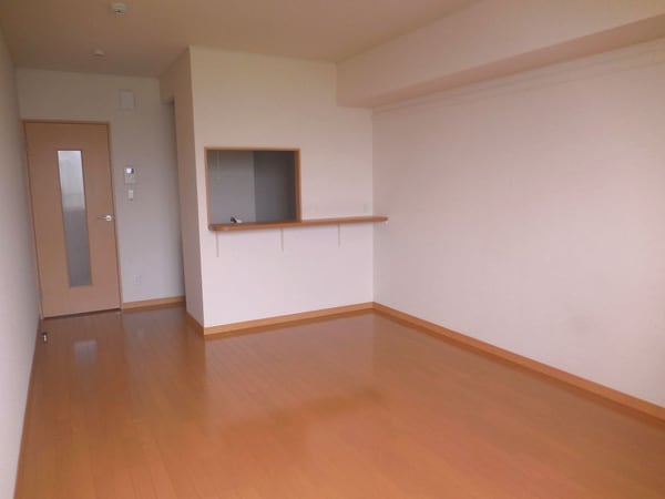 リビング・居室(約12畳のゆったりしたカウンターキッチン付きLDKです。)