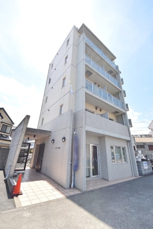 外観(★2004年築・鉄筋コンクリート造のマンションです★)