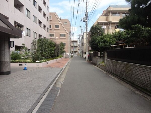 その他(物件前の通り)