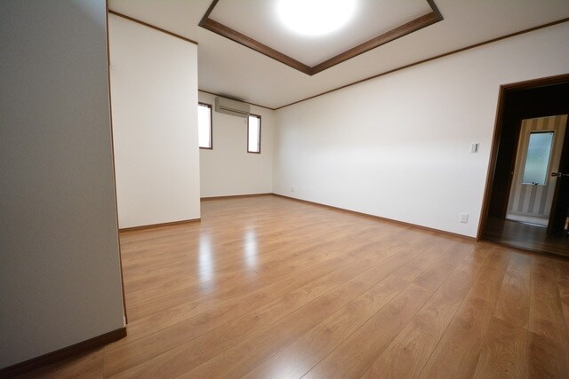 物件内観写真2　(内装)