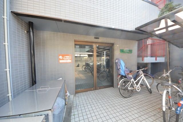 物件内観写真3　(エントランス)