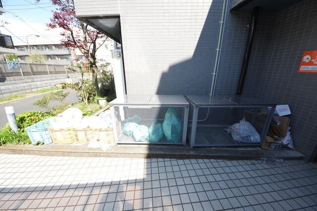 物件内観写真5　(ゴミ置き場)