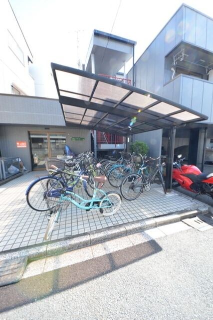 物件内観写真6　(駐輪場)