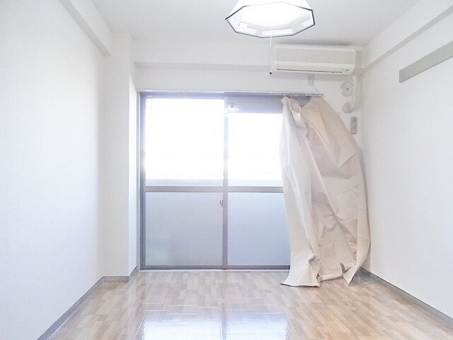 物件内観写真8　(★洋室6帖★)