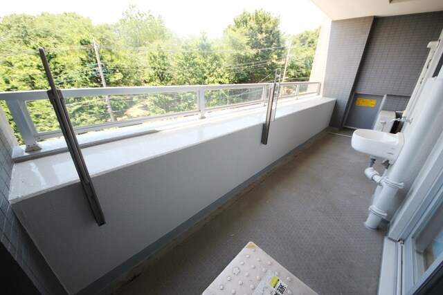 物件内観写真9　(★広々としたバルコニー★)