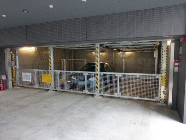 駐車場(★屋根付駐車場です★)