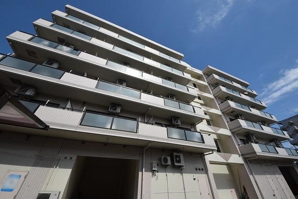 外観(★全戸南向きで日当たり良好・オートロック付きのマンションで…)