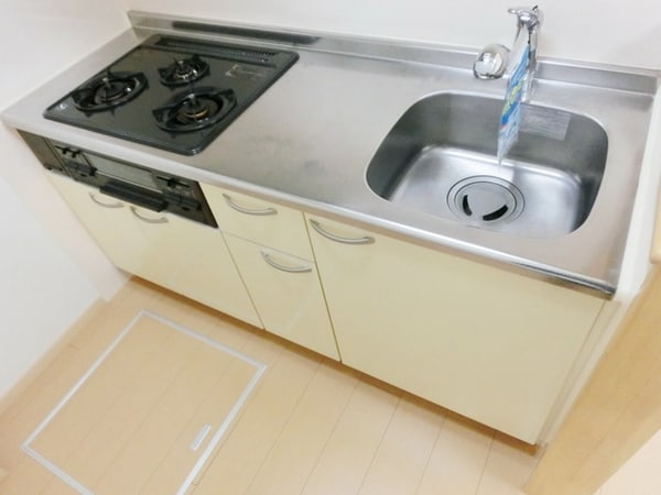 キッチン(★３口ガスコンロ付で広いキッチンスペースです★)