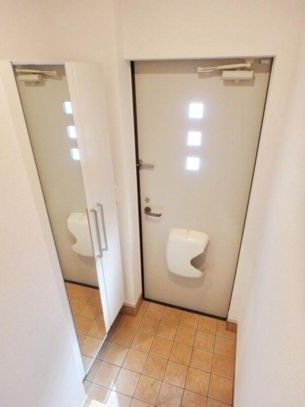 玄関(お問合せはタウンハウジングまで)