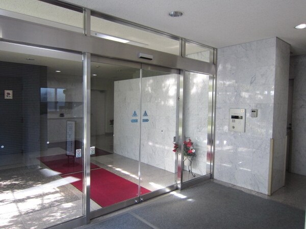 エントランス(タウンハウジング府中店まで)