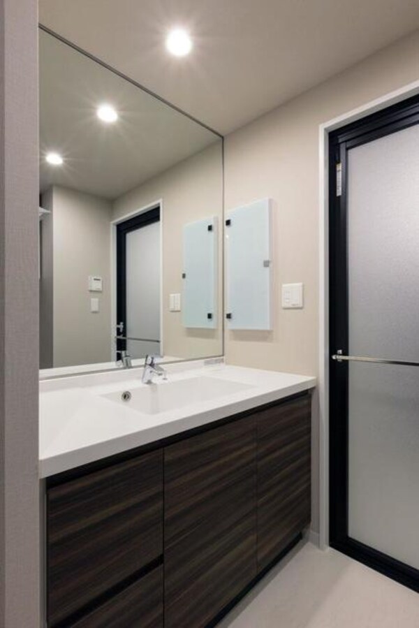 洗面(★中庭には季節の花や木が楽しめます★)