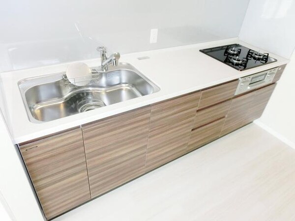 キッチン(★３口ガスコンロ付の広いキッチンスペースです★)