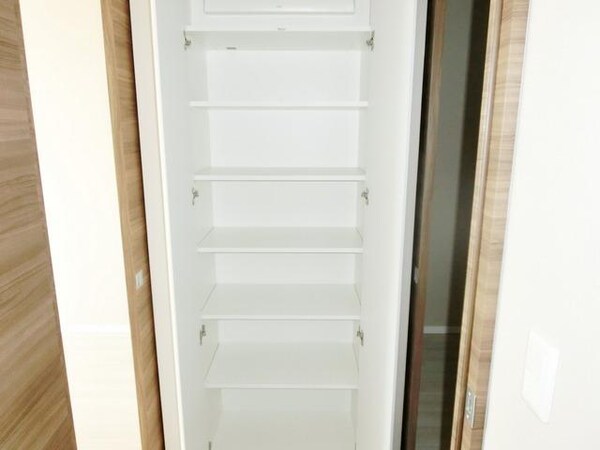 設備(★廊下突き当りの収納スペースも充実しています★)