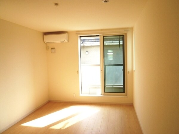 リビング・居室(★明るい洋室★2011年築で綺麗なお部屋です★)