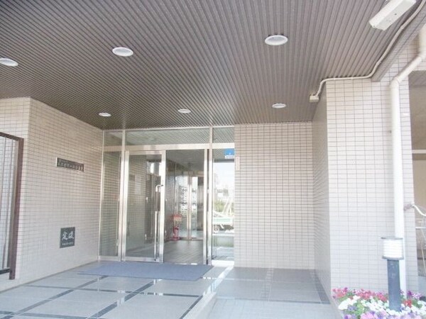 エントランス(★エントランス・防犯カメラ完備★)