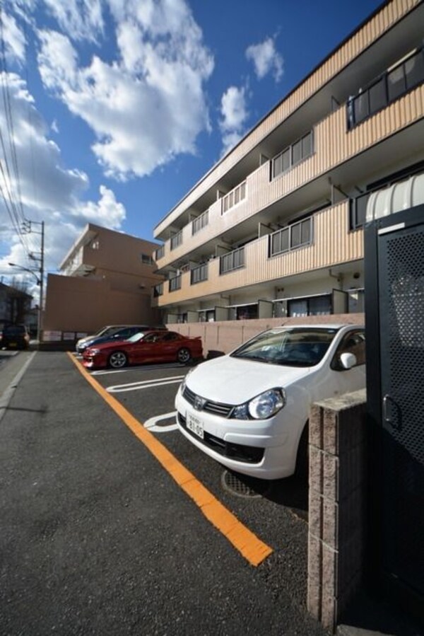エントランス(★駐車場★)