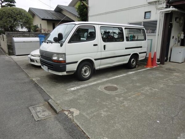 外観(広々した駐車場です)