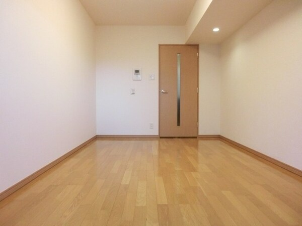 その他室内・内装(バルコニーから見たお部屋)