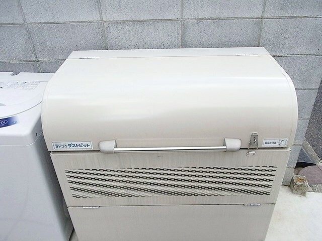 物件内観写真13　(敷地内ゴミ置場)