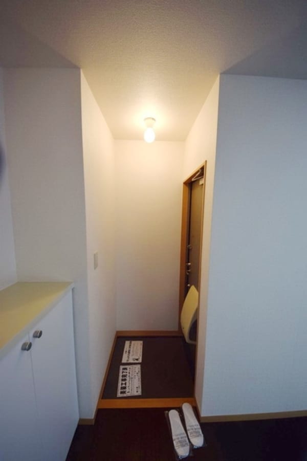 玄関(※写真は別部屋です。)