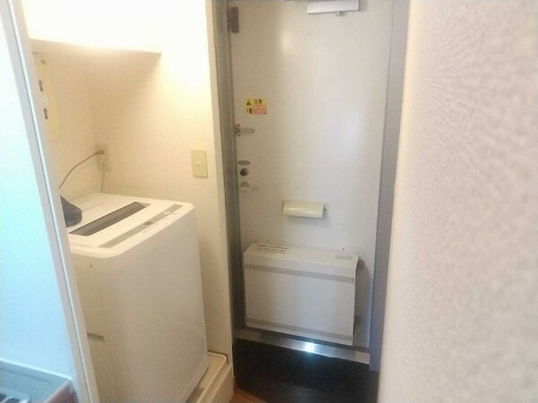 玄関(屋根付き駐輪場)